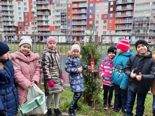 Подари кормушку птице